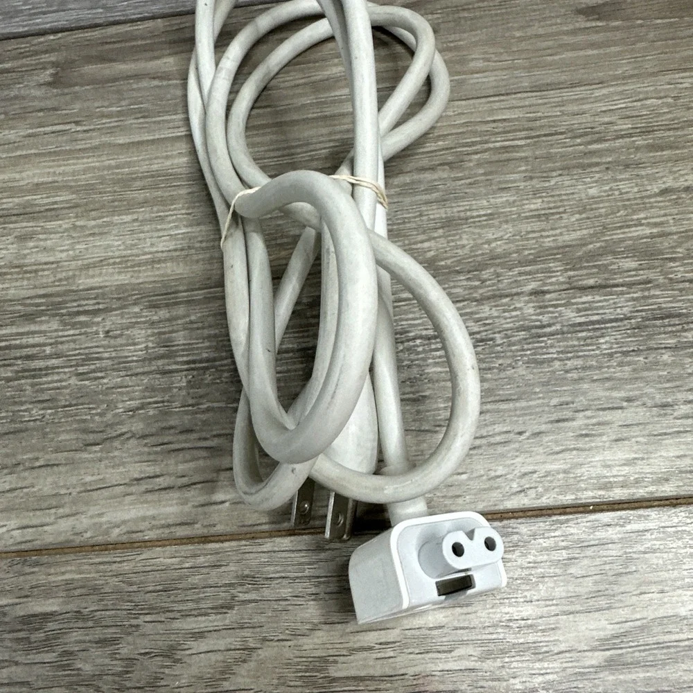 Genuine Apple (Volex) APC7H  2.5A 125V‎ 6Ft AC Power Cord